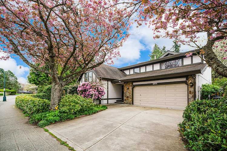 1901 E Southmere Crescent Surrey, BC V4A 6Z1