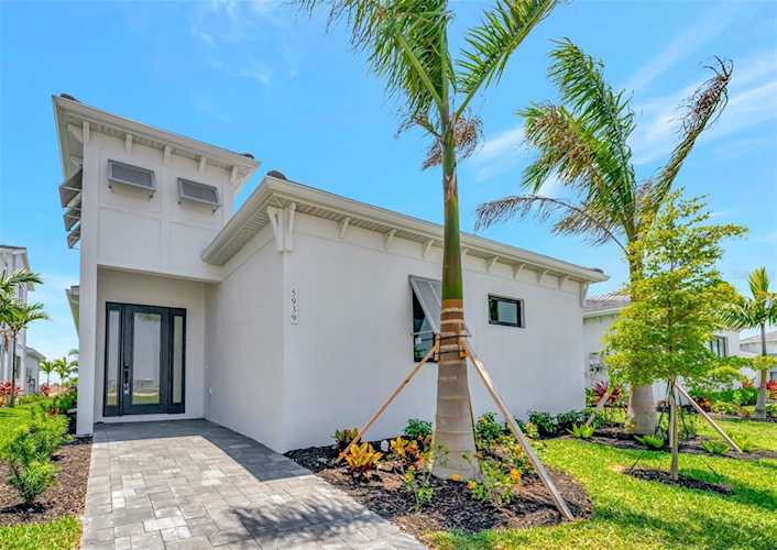 5939 Redbay Blvd Bradenton, FL 34210