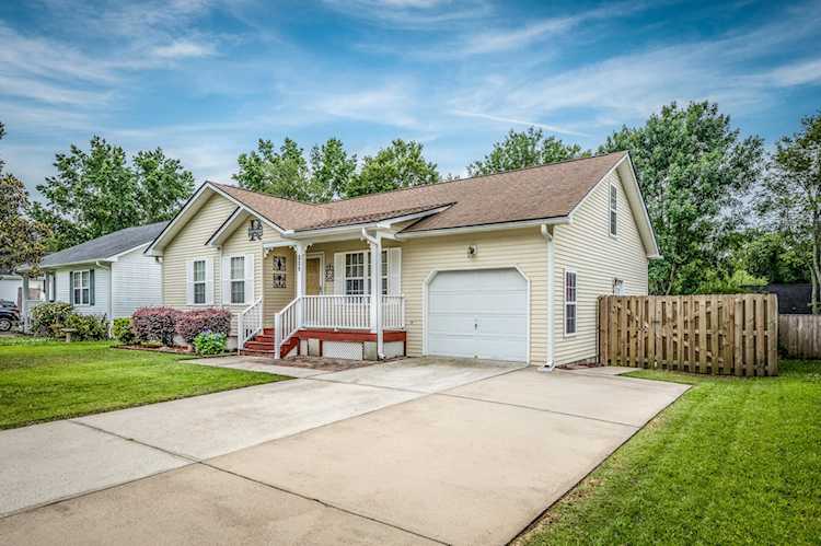 225 Okehampton Dr Goose Creek, SC 29445