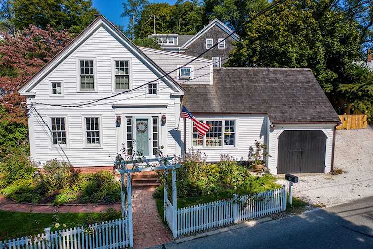 22 East Commercial Street Wellfleet, MA 02667 | MLS 22300879 Photo 1