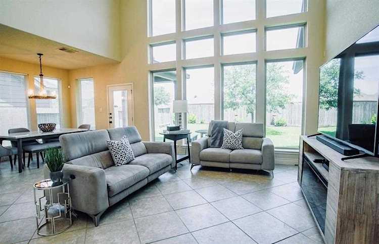 2146 Pioneer PASS Seguin, TX 78155