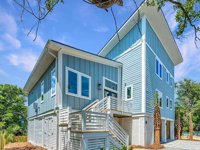 122 W Cooper Ave Folly Beach, SC 29439