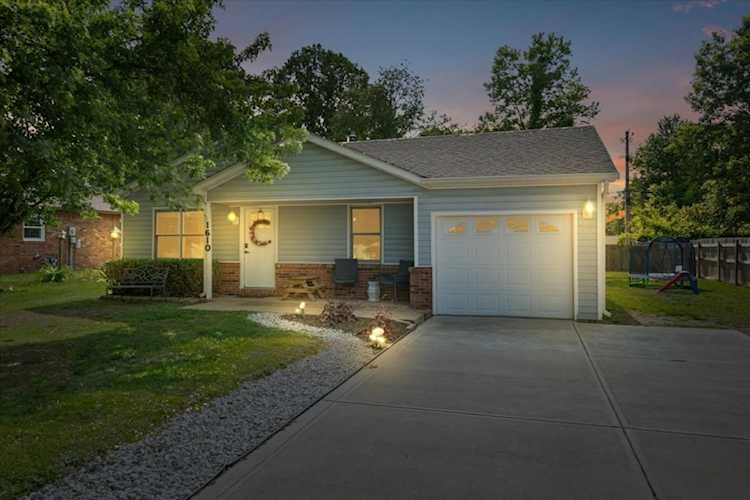 1610 Plantation Dr Martinsville, IN 46151 | MLS 21923577 Photo 1