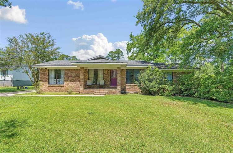 13545 Lyons Avenue Bayou La Batre, AL 36509