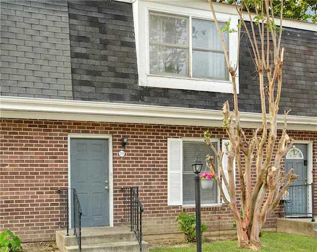 319 Susan Constant Dr Newport News, VA 23608