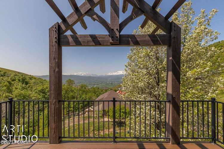 1218 N Maple Dr Huntsville, UT 84317