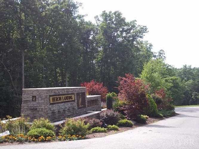 90 Heron Landing Ct Gretna, VA 24557