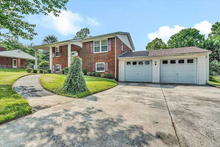 439 Petty Roanoke, VA 24019