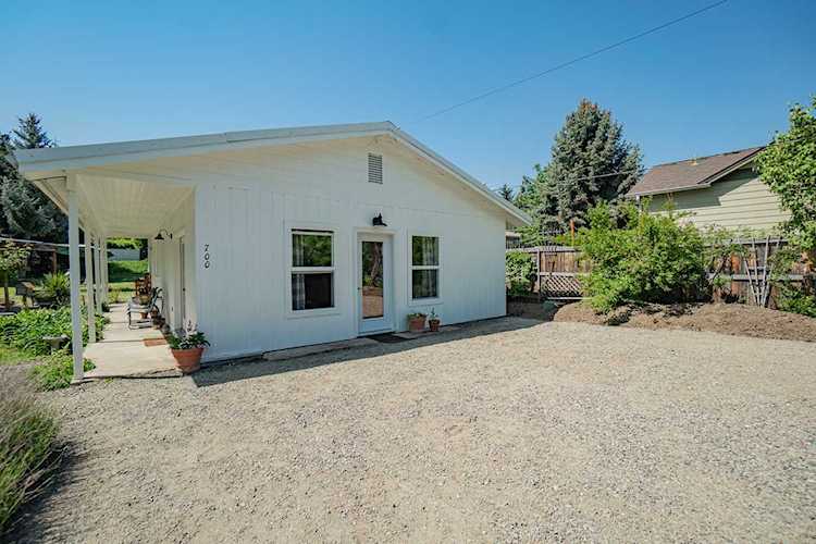 700 Hueners Ln Jacksonville, OR 97530
