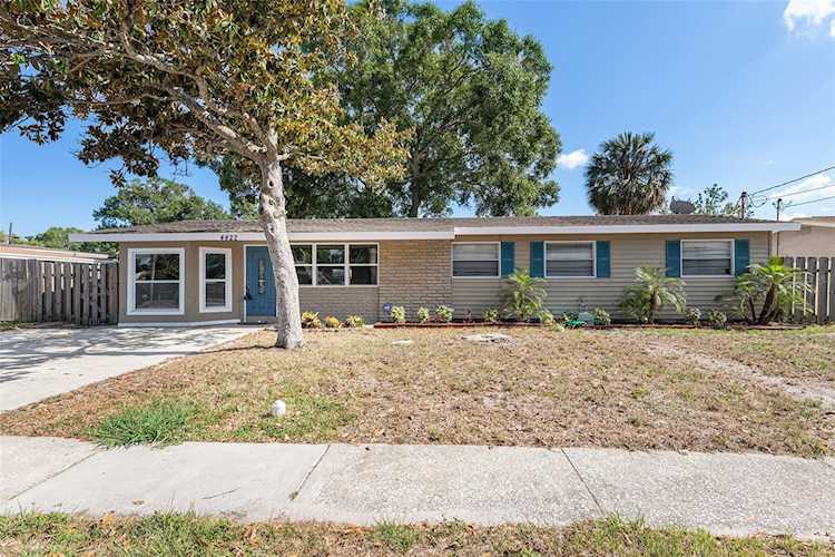 4422 W Bay Ave Tampa, FL 33616