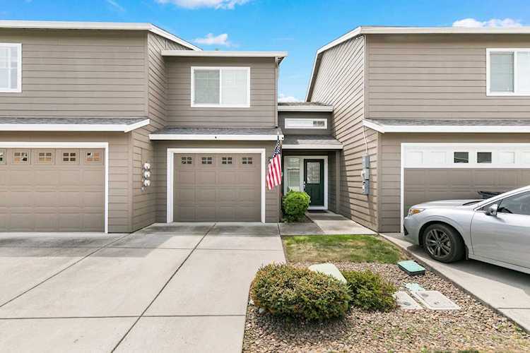332 Live Oak Loop Central Point, OR 97502
