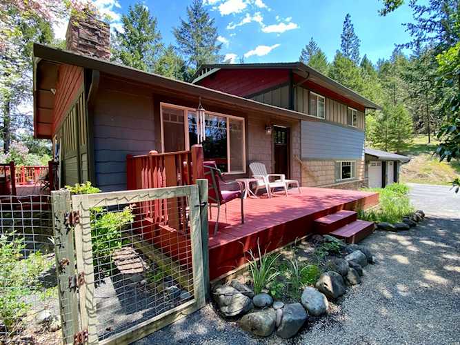 425 Hyde Park Rd Grants Pass, OR 97527