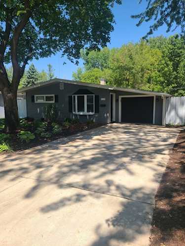 121 Elm Ave North Aurora, IL 60542
