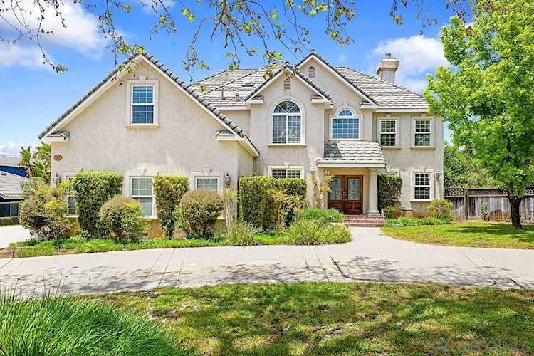 893 Salem St Vista, CA 92084