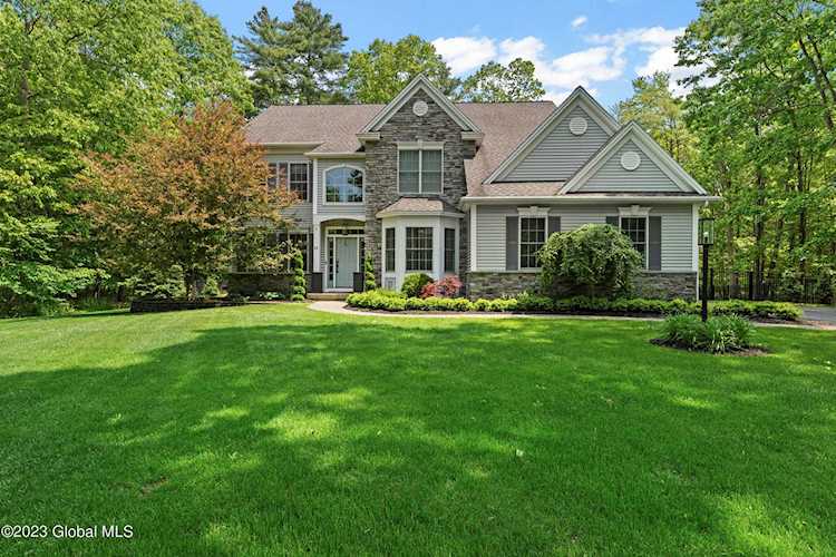 40 Magnolia Dr Saratoga Springs, NY 12866