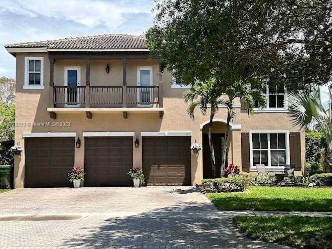 5440 SW 104th Ter Cooper City, FL 33328