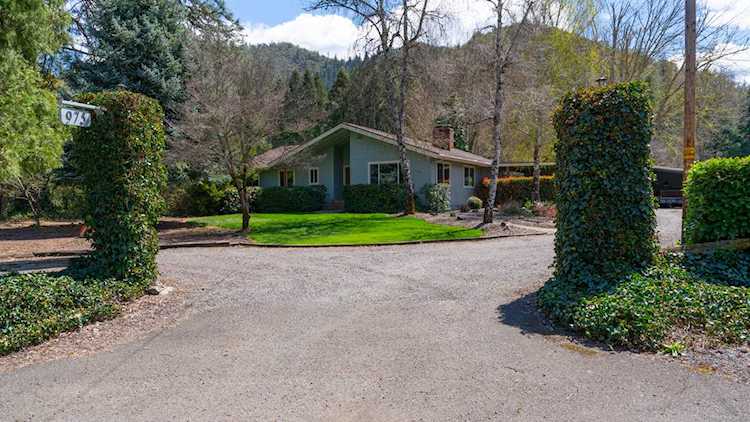975 Rogue River Hwy Gold Hill, OR 97525