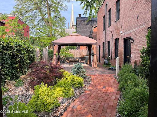 5 N Ferry St Schenectady, NY 12305