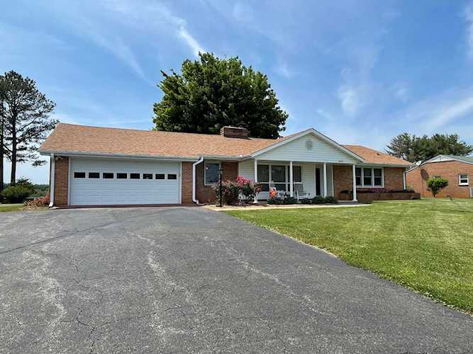 1631 Oakwood Bedford, VA 24523