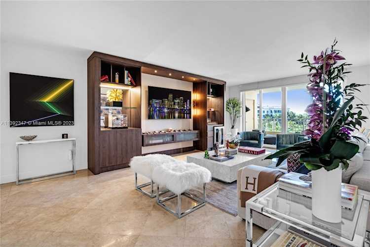 765 Crandon Blvd #405 Key Biscayne, FL 33149