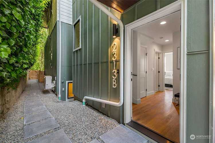2313 B E Harrison St Seattle, WA 98112