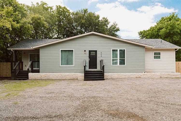 924 W Sycamore DR San Marcos, TX 78666