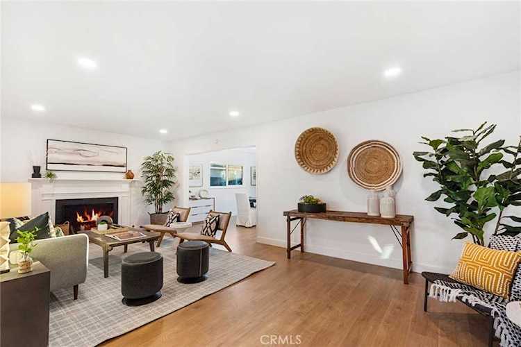 2225 San Vicente Ave Long Beach, CA 90815