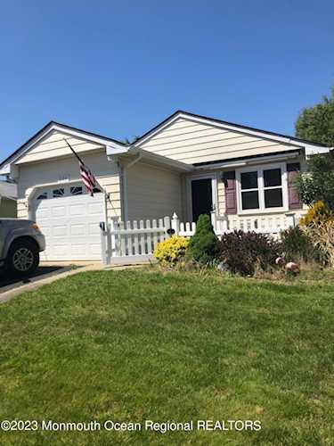 221 Torrey Pines Dr Toms River, NJ 08757