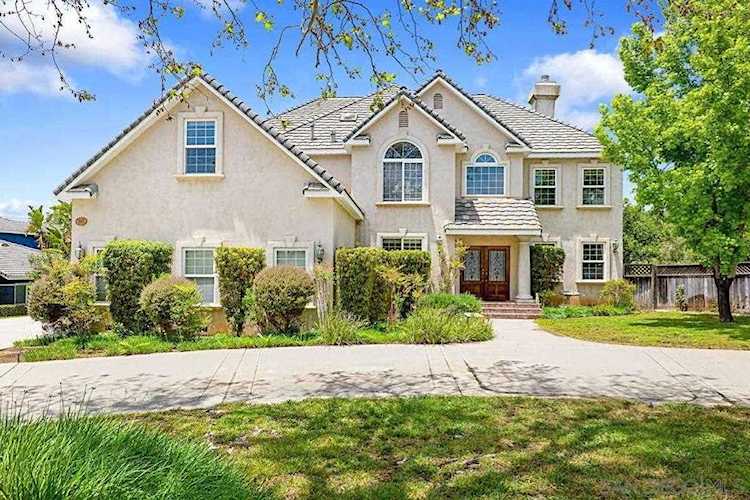893 Salem St Vista, CA 92084