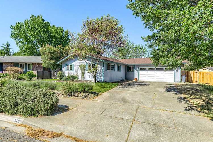 949 N Rose St Phoenix, OR 97535