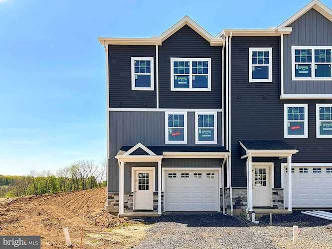 116 Highpoint Park Dr Pleasant Gap, PA 16823