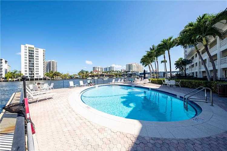 2895 NE 32nd St #107 Fort Lauderdale, FL 33308