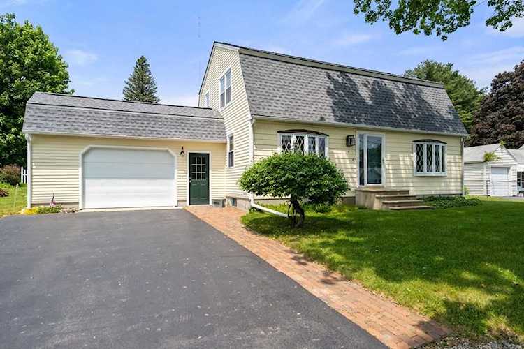4 Upland St Auburn, MA 01501