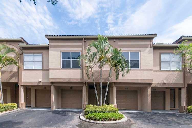 807 Normandy Trace Rd #807 Tampa, FL 33602