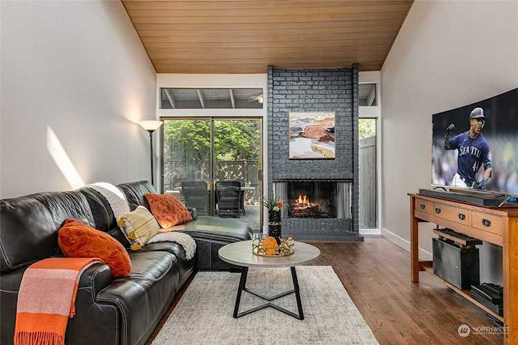 130 141st Place NE Bellevue, WA 98007