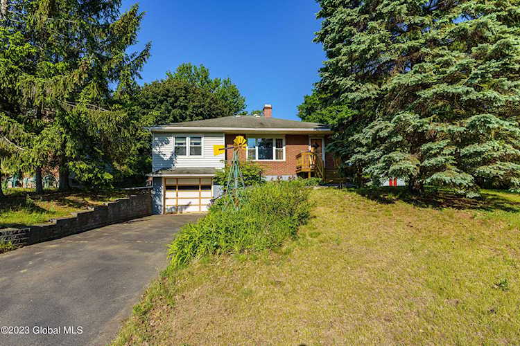 1420 Nelson St Schenectady, NY 12306