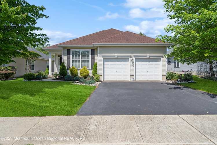 29 Whitewater Dr Barnegat, NJ 08005