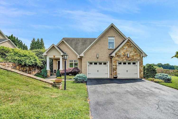 330 Stoneledge Roanoke, VA 24019