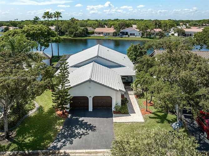 2087 Montpeliar Weston, FL 33326