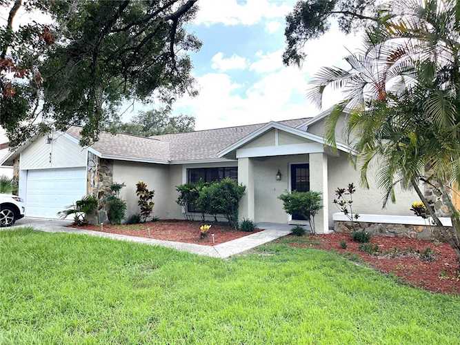 954 Benninger Dr Brandon, FL 33510