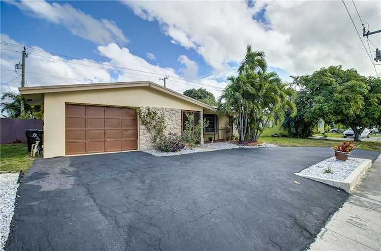 5760 NE 18th Ave Fort Lauderdale, FL 33334