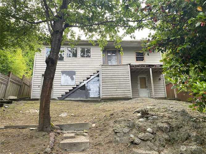 3053 33rd Ave SW Seattle, WA 98126