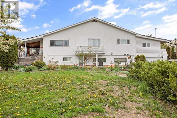 1427 Athans Court Kelowna, BC V1Y8K3