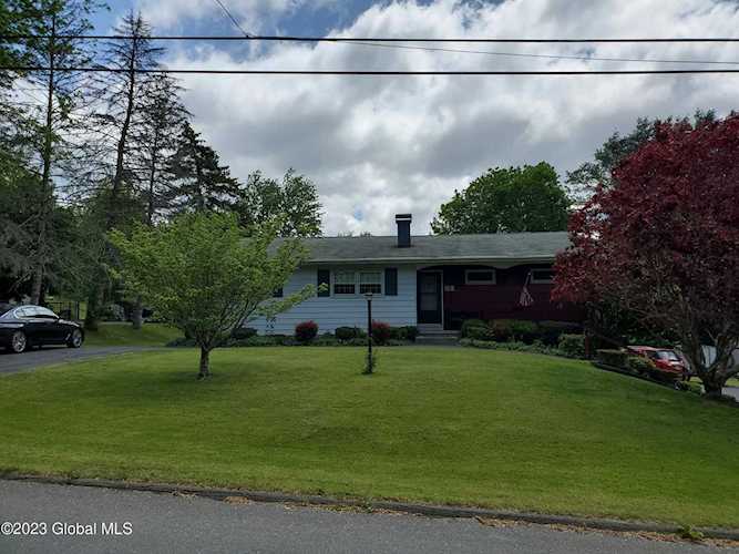 7 Muriel Dr Troy, NY 12180