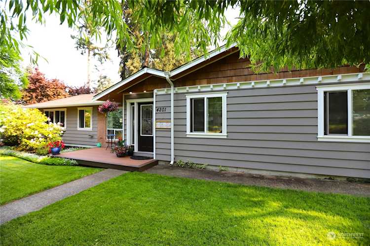 4201 Kootnai St W University Place, WA 98466