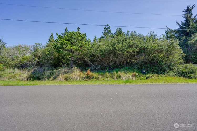 450 Seashore St SW Ocean Shores, WA 98569