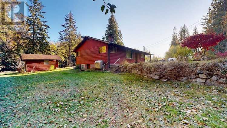 1008 North Road Gibsons, BC V0N1V7