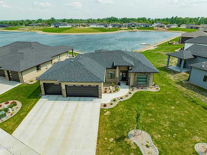 907 Voyager Place Bismarck, ND 58504