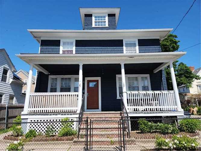 18 Flora St Providence, RI 02904