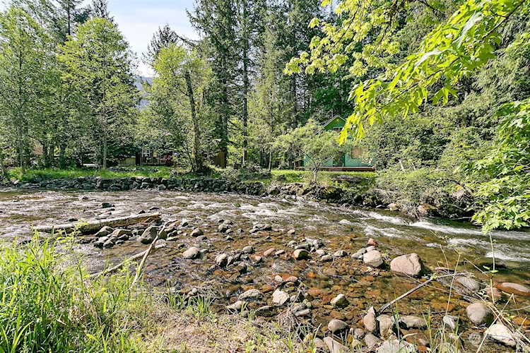 123 Nisqually Way Ashford, WA 98304